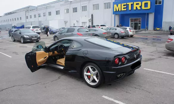 Автомобиль Ferrari 360 Modena 2 фотография