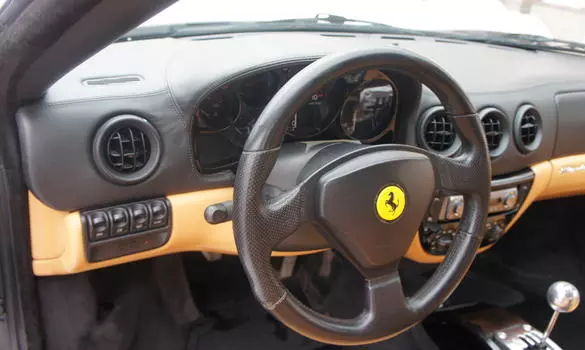 Автомобиль Ferrari 360 Modena 3 фотография